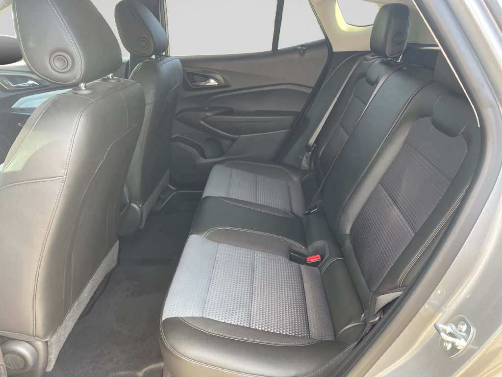 Used 2025 Chevrolet Trax LT w/ Driver Confidence Package FWD image 18