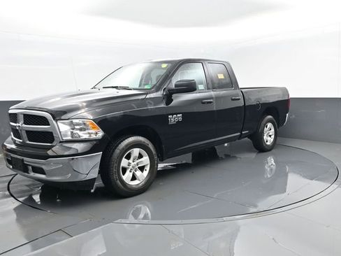 Used 2024 RAM 1500 Classic SLT image 2