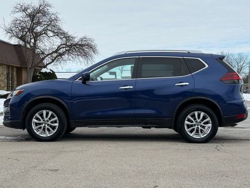 Used 2020 Nissan Rogue SV image 2