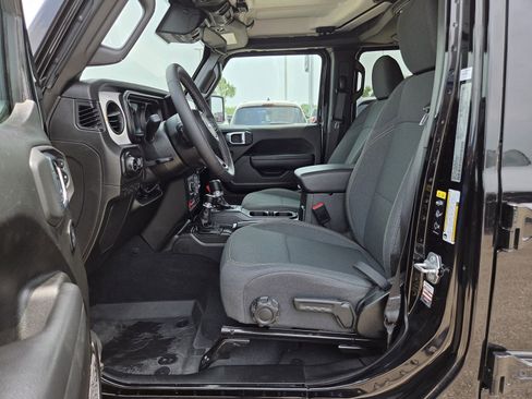 Used 2025 Jeep Wrangler Unlimited Sport AWD/4WD image 16