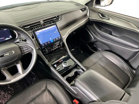 Used 2022 Jeep Grand Cherokee Limited image 24