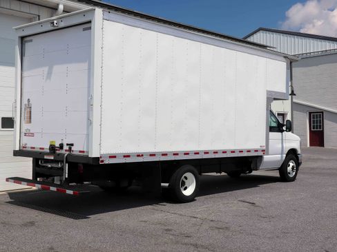 Used 2024 Ford E-450 and Econoline 450 Super Duty w/ Driver's Safety Package RWD image 3