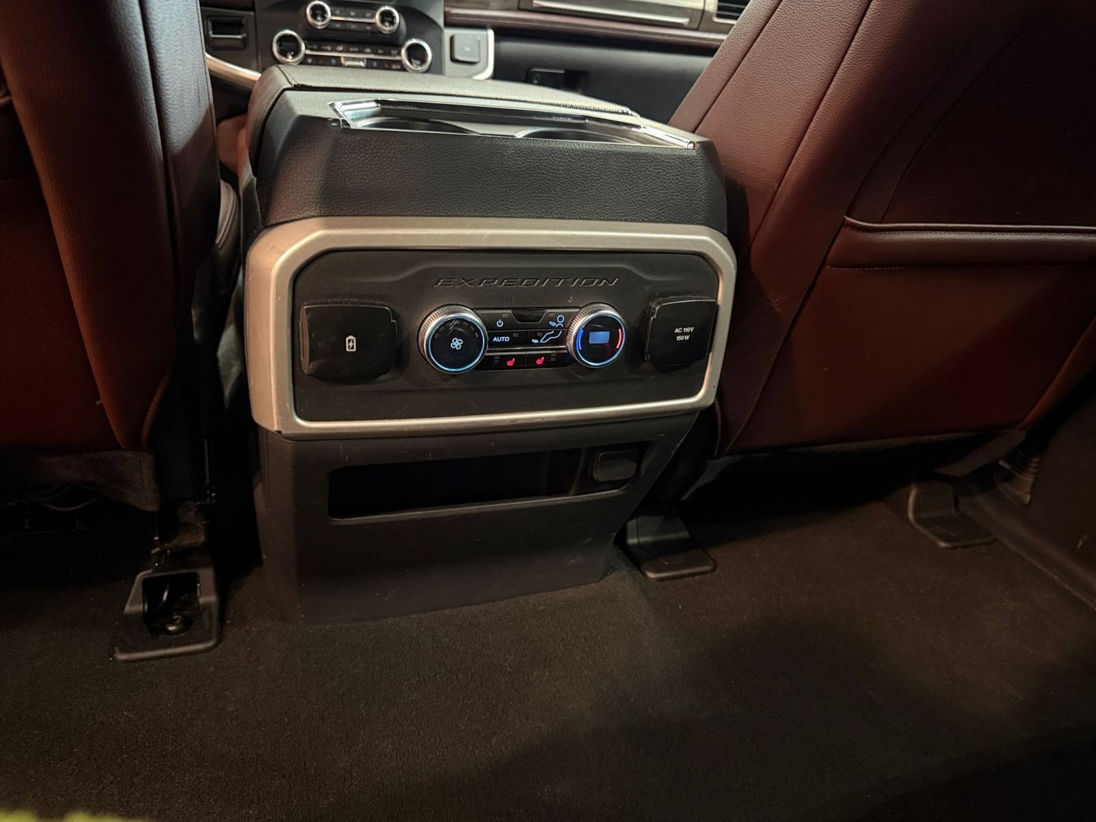 Used 2024 Ford Expedition Limited AWD/4WD image 24