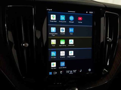 Certified 2023 Volvo XC60 B6 Ultimate w/ Climate Package image 29