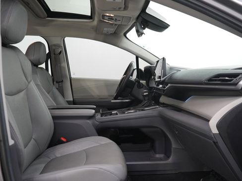 Used 2024 Toyota Sienna Limited AWD/4WD image 11