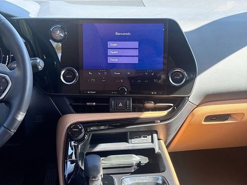 Used 2025 Lexus NX 250 FWD w/ Towing Package (2000 Lbs) image 19