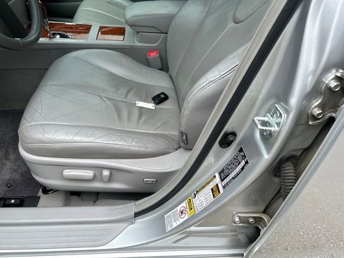 Used 2011 Toyota Camry XLE w/ XLE Extra-Value Pkg #2 FWD image 9