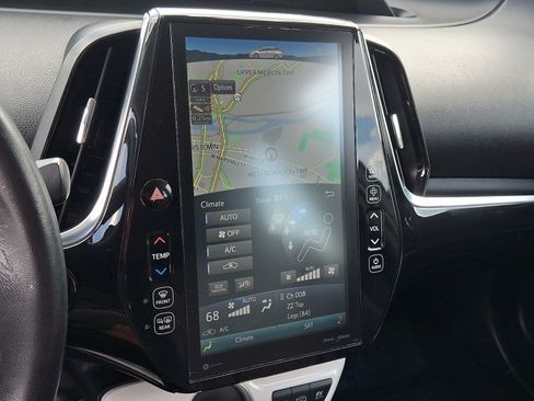 Used 2018 Toyota Prius Prime Premium FWD image 12