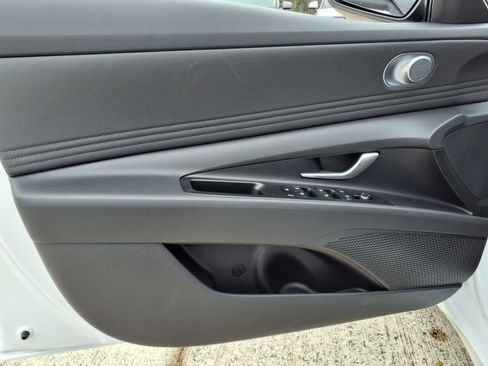 New 2025 Hyundai Elantra SEL image 10