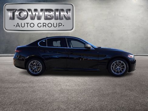 Used 2018 Alfa Romeo Giulia AWD image 3
