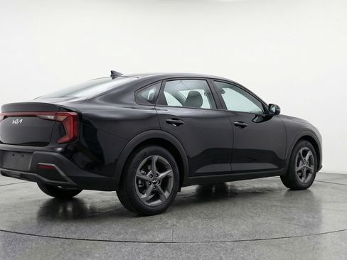 Used 2025 Kia K4 LXS image 9