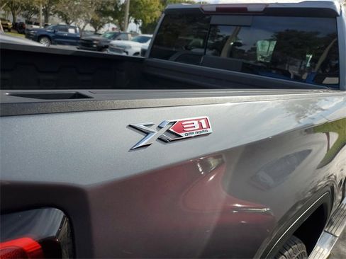 Used 2022 GMC Sierra 1500 SLT w/ SLT Premium Plus Package image 9