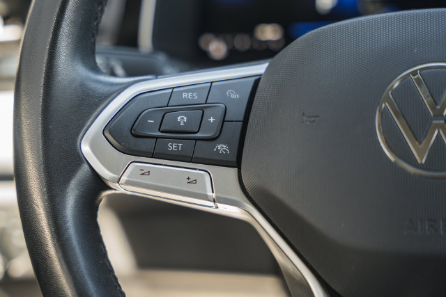 Used 2025 Volkswagen Jetta SE FWD image 33