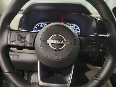 Used 2024 Nissan Pathfinder SL w/ Black Appearance Package FWD image 24