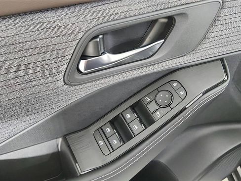 Used 2023 Nissan Rogue SV AWD/4WD image 10