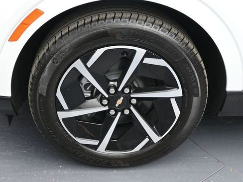 New 2025 Chevrolet Equinox EV LT image 24