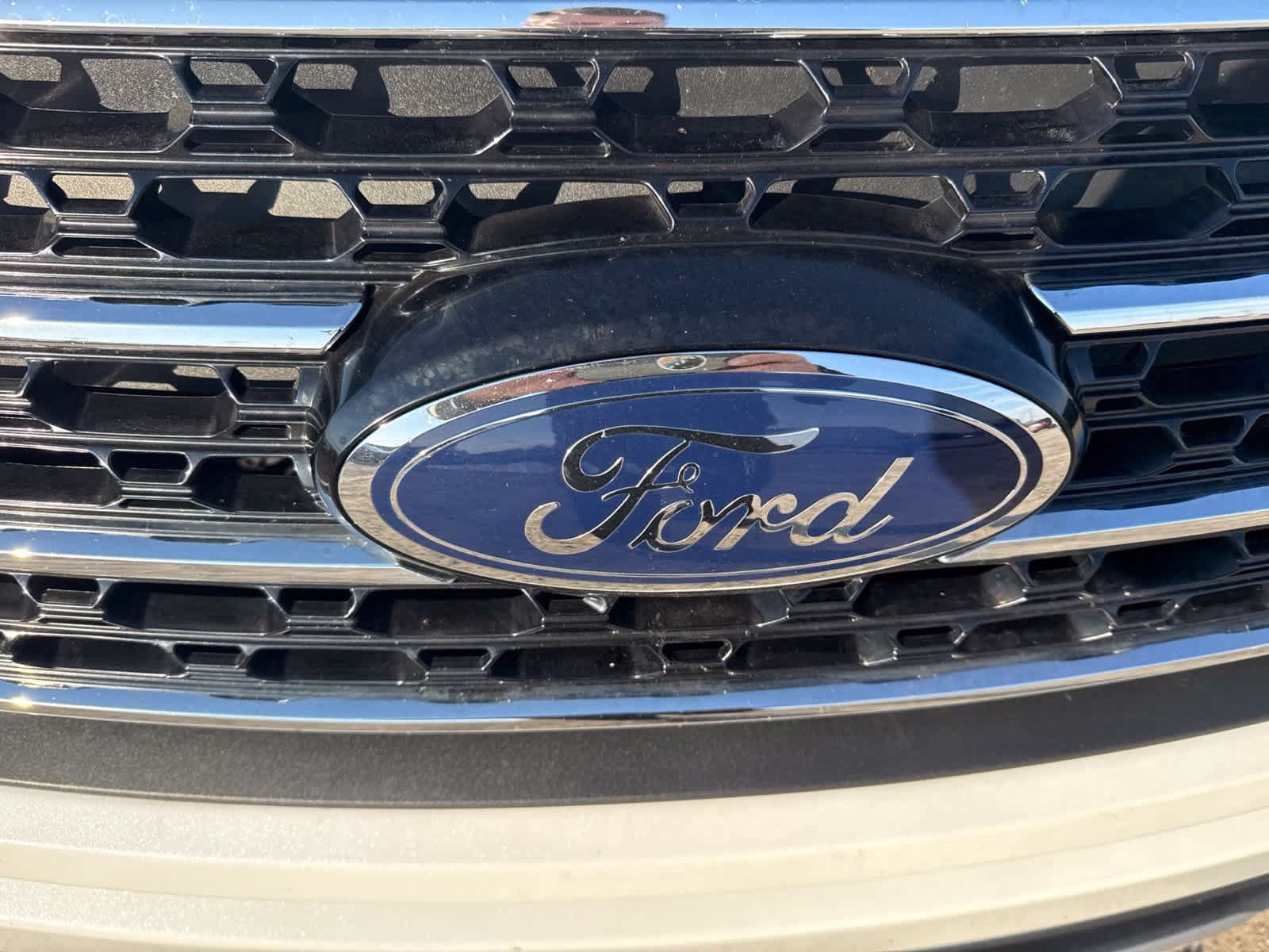 Used 2021 Ford Explorer XLT w/ Equipment Group 202A AWD/4WD image 11