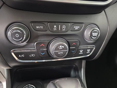 Used 2019 Jeep Cherokee Limited AWD/4WD image 19