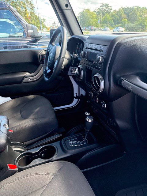 Used 2017 Jeep Wrangler Sport AWD/4WD image 4