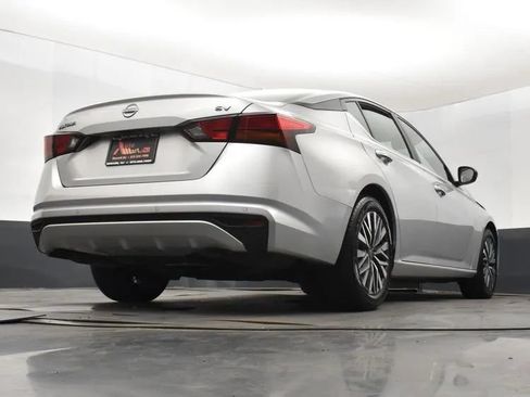 Used 2024 Nissan Altima 2.5 SV FWD image 13