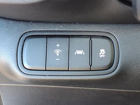 Used 2020 Hyundai Venue SE image 16