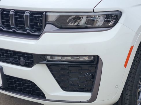 New 2026 Jeep Grand Cherokee L Summit AWD/4WD image 9