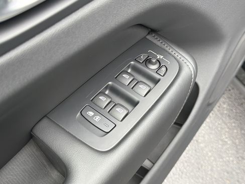 Certified 2025 Volvo XC60 B5 Plus image 15