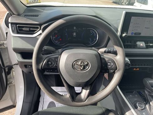 Used 2025 Toyota RAV4 LE AWD/4WD image 15