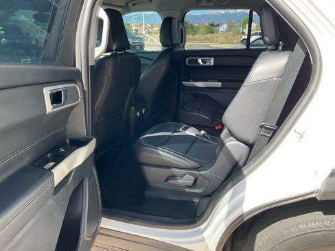 Used 2021 Ford Explorer XLT w/ Equipment Group 202A AWD/4WD image 12