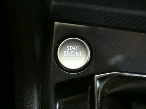 Used 2024 Volkswagen Tiguan SE image 29