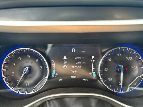 Used 2024 Chrysler Pacifica Touring-L FWD image 27