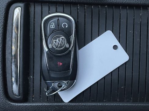 Used 2021 Buick Encore Preferred image 28