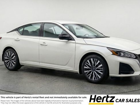 Used 2025 Nissan Altima 2.5 SV image 1