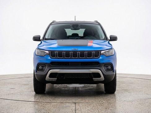 Used 2025 Jeep Compass Trailhawk AWD/4WD image 2