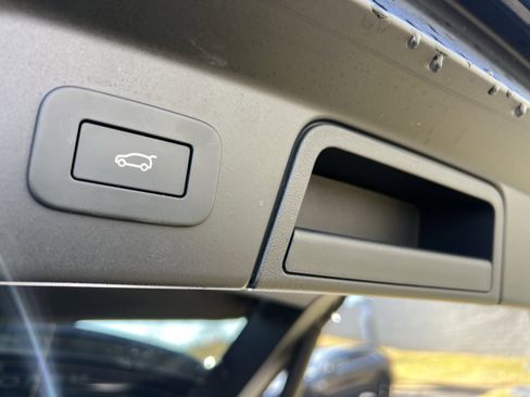 Certified 2025 Land Rover Range Rover Velar S image 32