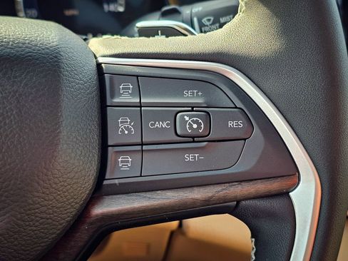 New 2025 Jeep Grand Cherokee Limited w/ Trailer Tow Package image 21