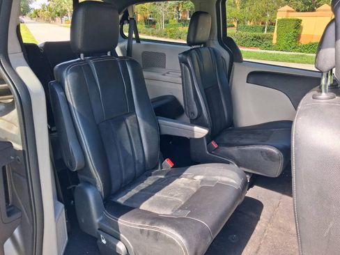 Used 2018 Dodge Grand Caravan SXT FWD image 14