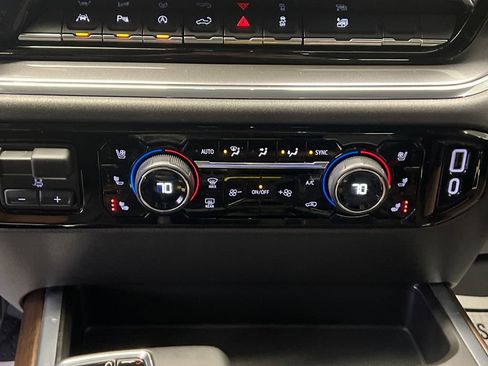 Used 2023 Chevrolet Silverado 1500 High Country w/ High Country Premium Package AWD/4WD image 30