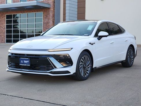 New 2026 Hyundai Sonata Limited FWD image 2