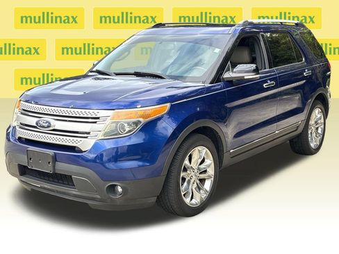Used 2014 Ford Explorer XLT w/ Equipment Group 202A AWD/4WD image 14