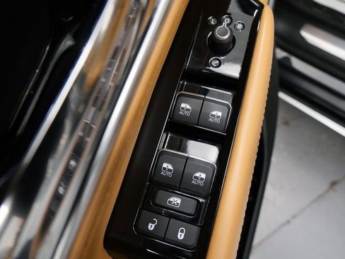 Used 2022 Jeep Grand Wagoneer Series III w/ Rear Seat Video Group 1 image 13