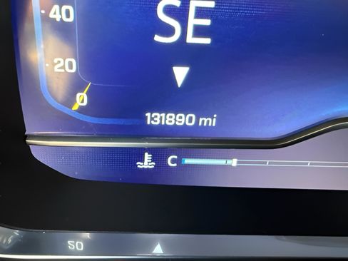 Used 2022 Chevrolet Tahoe LT w/ Luxury Package image 20