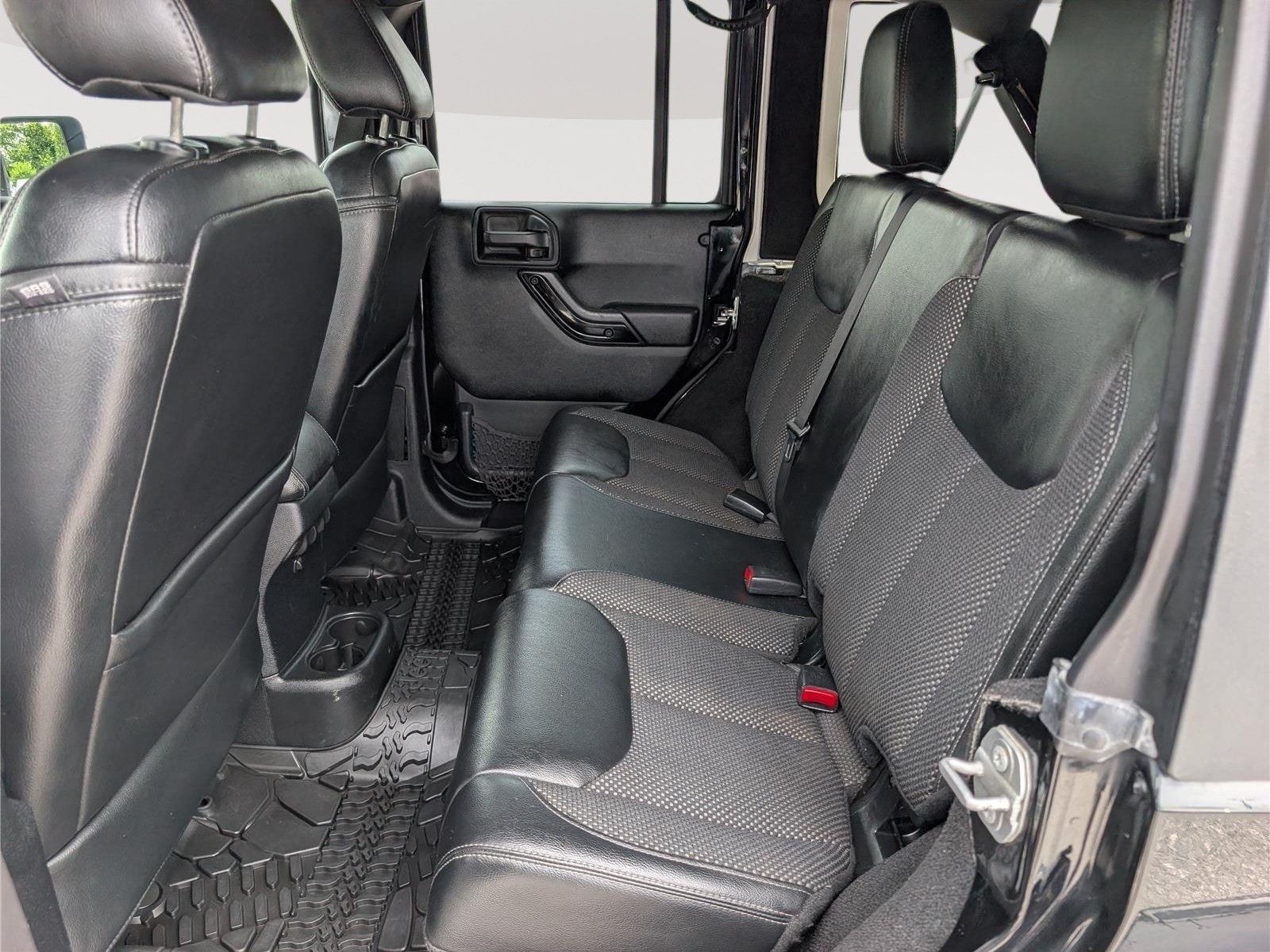 Used 2016 Jeep Wrangler Unlimited Sahara AWD/4WD image 14