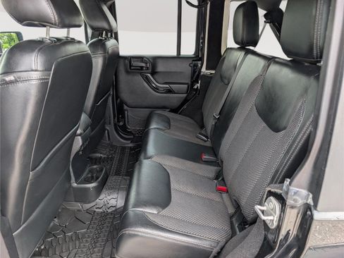Used 2016 Jeep Wrangler Unlimited Sahara AWD/4WD image 14