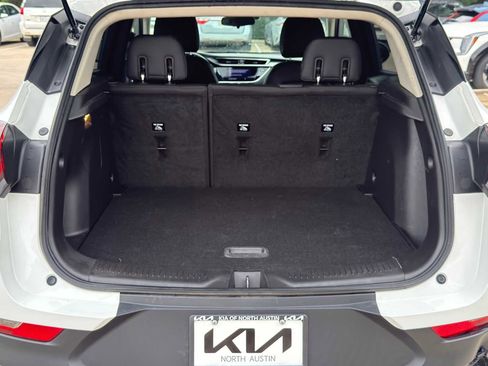 Used 2023 Buick Encore GX Preferred w/ Cold Weather Comfort Package FWD image 8