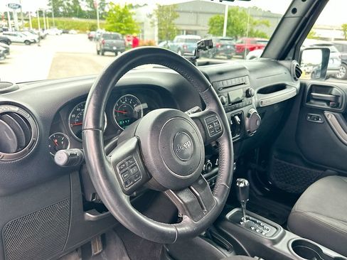 Used 2018 Jeep Wrangler Unlimited Sport S AWD/4WD image 10