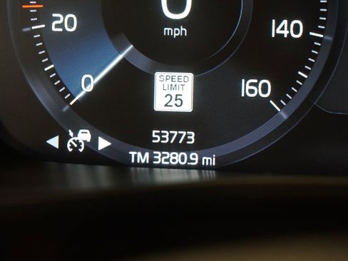 Used 2019 Volvo XC40 T5 Momentum AWD/4WD image 5