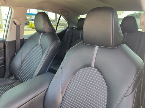 Used 2024 Toyota Camry SE image 9