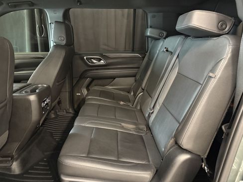Used 2023 Chevrolet Suburban LT RWD image 9