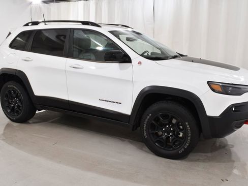 Used 2022 Jeep Cherokee Trailhawk w/ Comfort/Convenience Group AWD/4WD image 5
